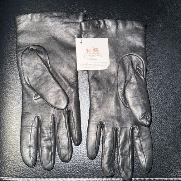 Black leather Coach gloves - Picture 2 of 3